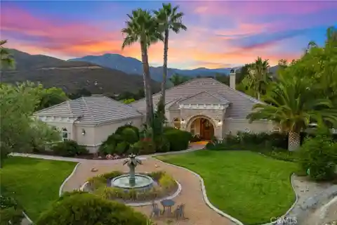 La Cresta Luxury Estate