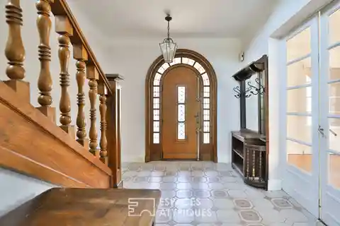 Elegant Villa in Sought-After Location