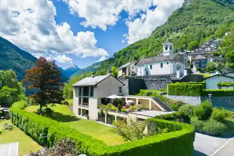Spacious Villa Surrounded by Greenery