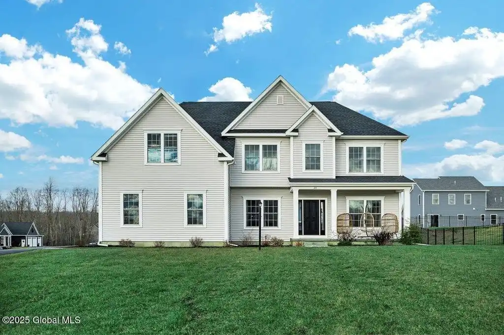Modern Colonial in Desirable Kelley Farms