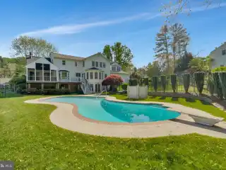 Elegant Colonial Backing to Scenic Nature Trail