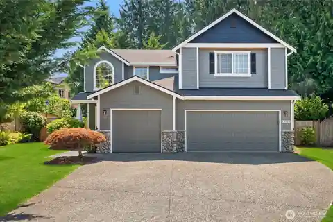 Beautifully Maintained Home in Sought-After Bluegrass Meadows