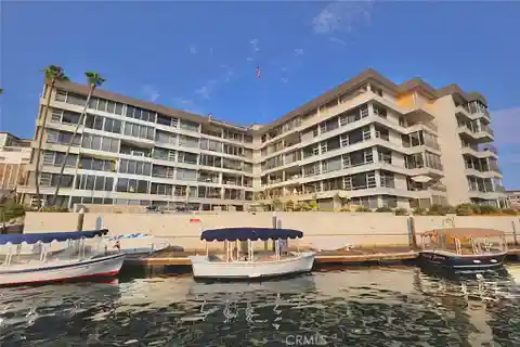 Premier Bay-Front Residence in Exclusive Channel Reef