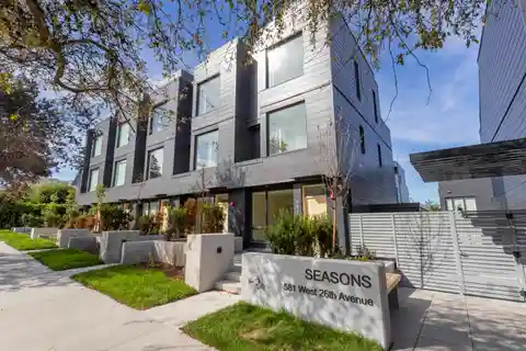 Stylish Townhome with Hot Tub-Ready Rooftop Deck