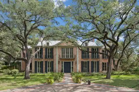 Bartlett Cocke Masterpiece on over Two Acres