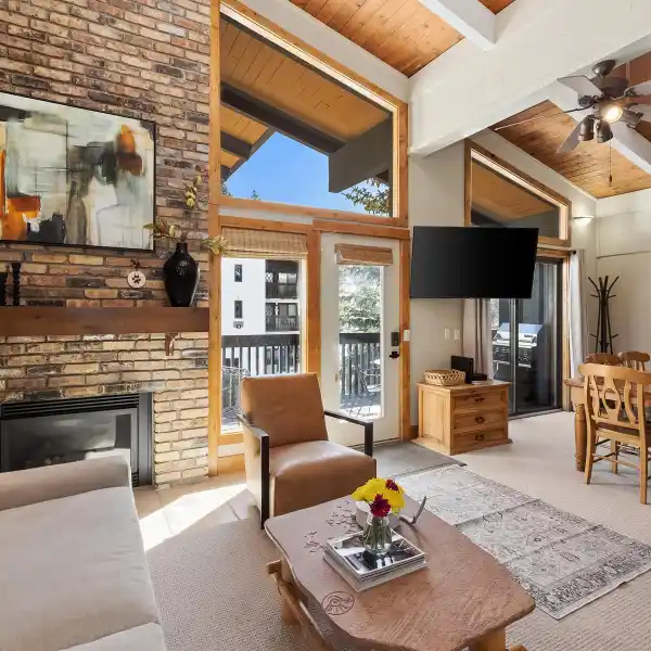 CONDO OFFERING THE ULTIMATE MOUNTAIN LIFESTYLE