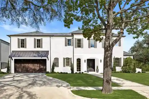 Modern Georgian Home in Coveted Glenridge Estates