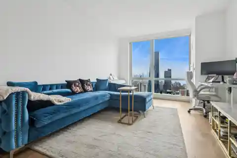 South-facing Apartment in an Amenity-rich Building