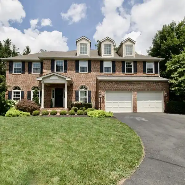 EXQUISITE HOME EXUDES ELEGANCE AND CHARM