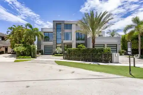 Sleek Modern Lake Rogers Isles Estate