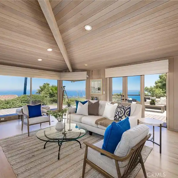 GORGEOUS HOME REMODELED WITH DISTINCTION