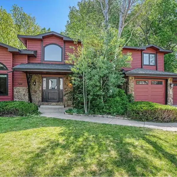 CHARMING RETREAT WITH LUSH, PRIVATE BACKYARD