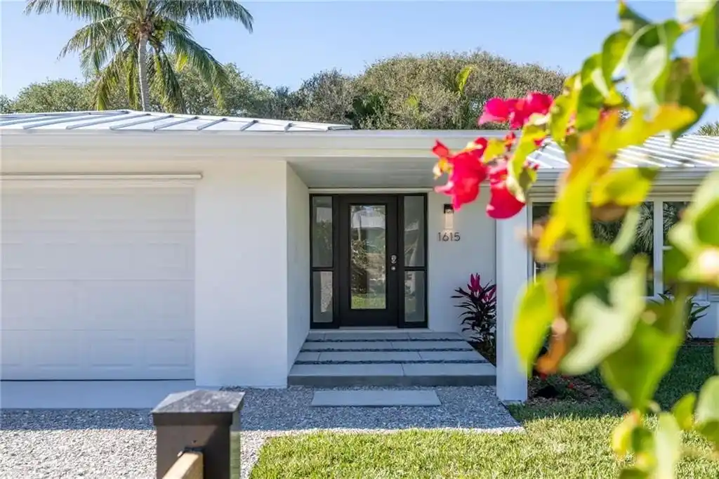 Renovated Bungalow with Pool and Pergola