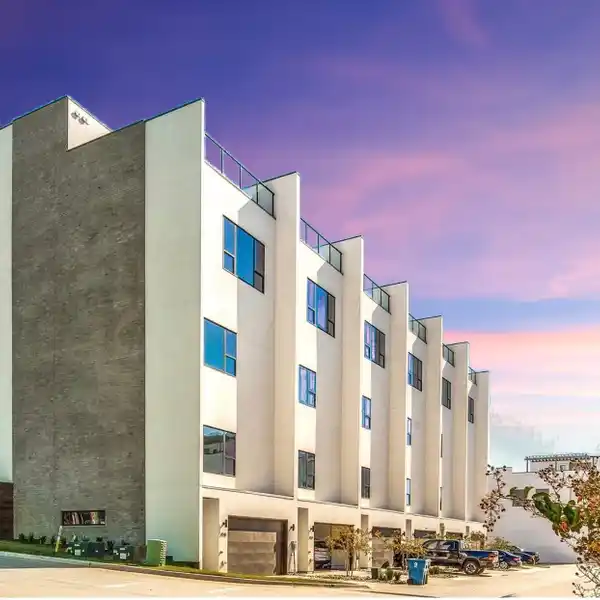 LUXURY CORNER TOWNHOME WITH ROOFTOP OASIS