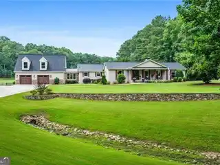 A Piece of Paradise in West Cobb