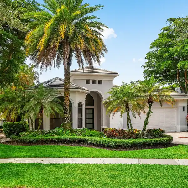 LUXE GOLF COURSE LIVING WITH SOUTHERN EXPOSURE