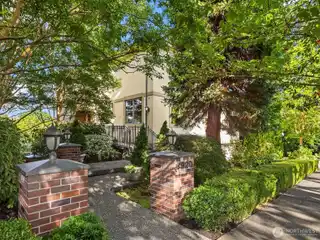 Desirable Laurelhurst Neighborhood Home
