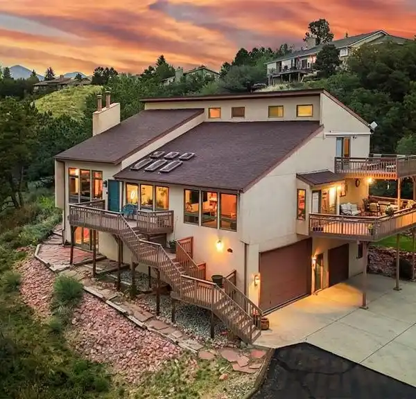 ONE-OF-A-KIND HOME OFFERS BREATHTAKING VIEWS