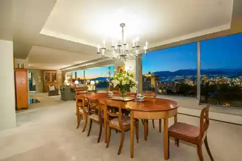 Spectacular Full-floor Apartment in the Bing Thom Building