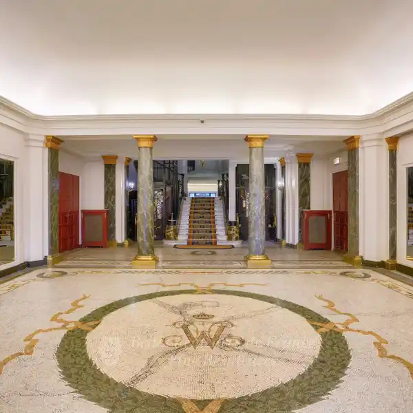 SPACIOUS APARTMENT IN AN EXCEPTIONAL BUILDING