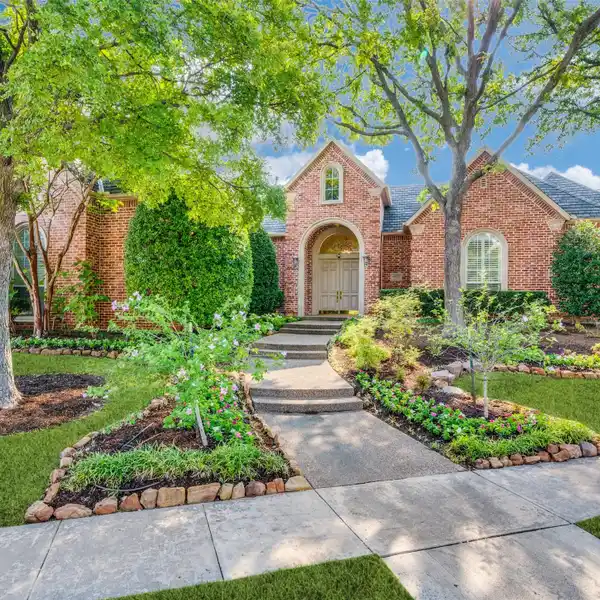 STUNNING HOME ON A CORNER LOT IN STARWOOD
