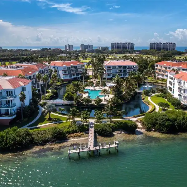 ONE-OF-A-KIND DIRECT BAYFRONT CONDO