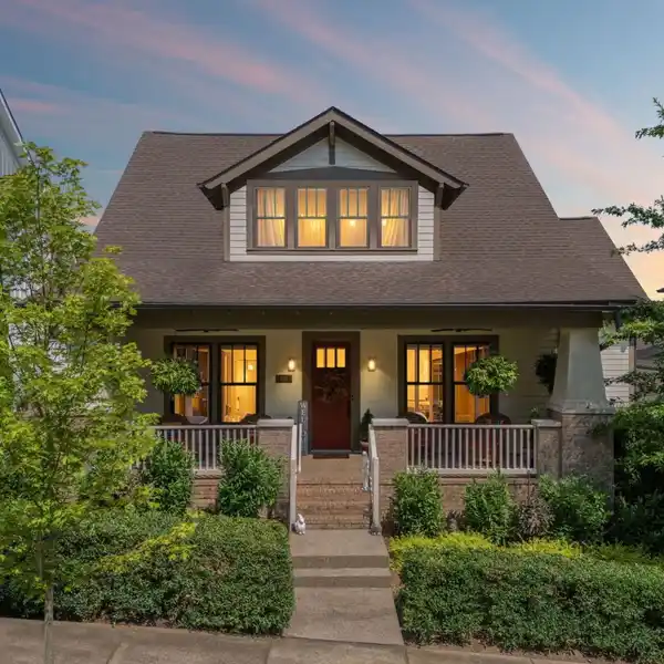 STUNNING PROPERTY IN LOCKWOOD GLEN