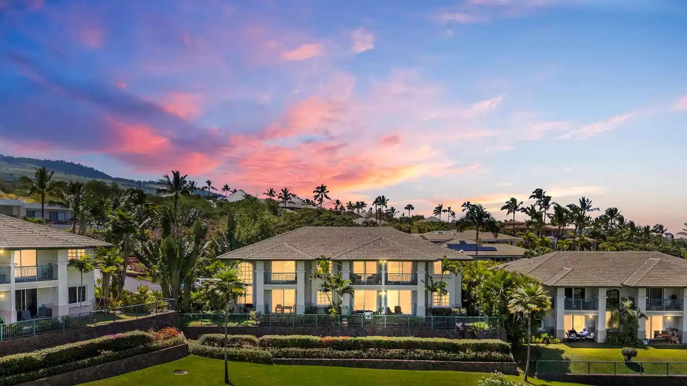 Upper-level Furnished Unit with Beautiful Views
