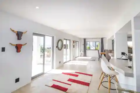 Spacious Seaside Haven with Breathtaking Vistas