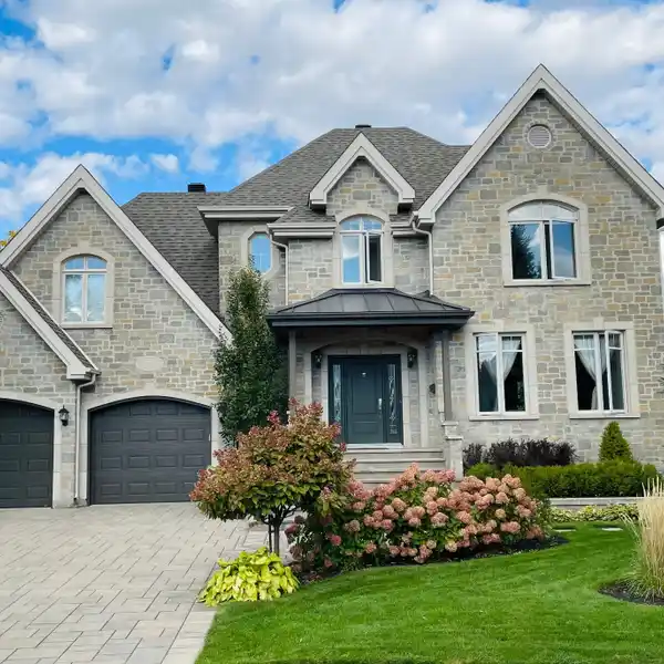 ELEGANT PROPERTY IN A PEACEFUL SETTING