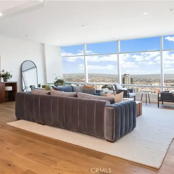 EXCLUSIVE RITZ-CARLTON CONDO WITH BREATHTAKING VIEWS OF LA