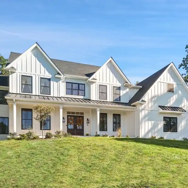 TO-BE-BUILT LUXURY HOME IN A DESIRABLE LOCATION