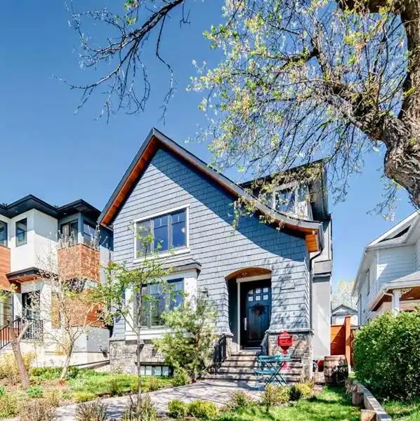 TRADITIONALLY INSPIRED HOME IN A TOP NEIGHBORHOOD
