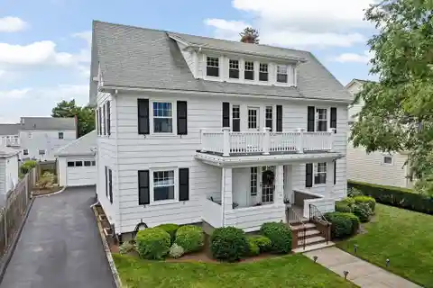 Beautifully Maintained Home One Block from the Ocean
