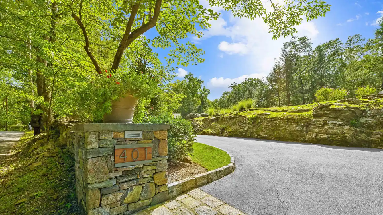 Peaceful 12-acre Retreat