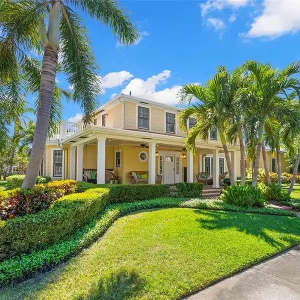 EXQUISITE RESORT-STYLE ESTATE