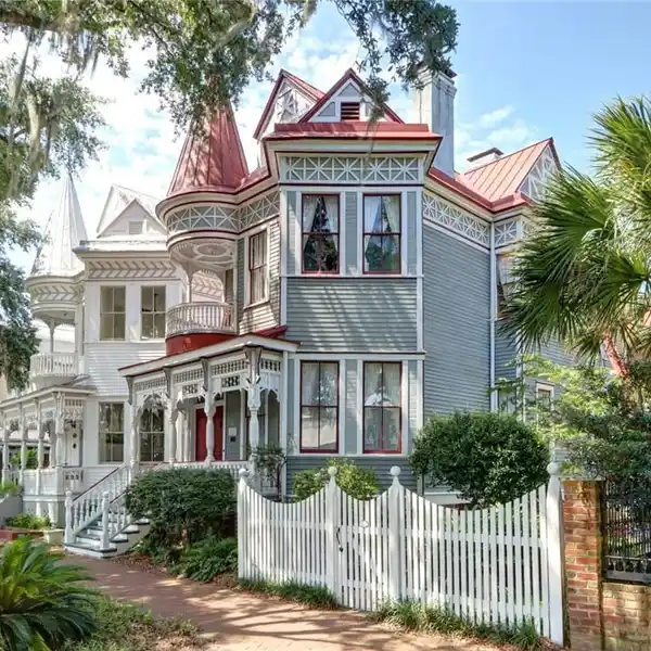ENCHANTED DICKINSON-EXLEY HOUSE IN VICTORIAN DISTRICT