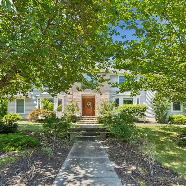 PRIVATE CUL-DE-SAC LIVING WITH POOL PARADISE