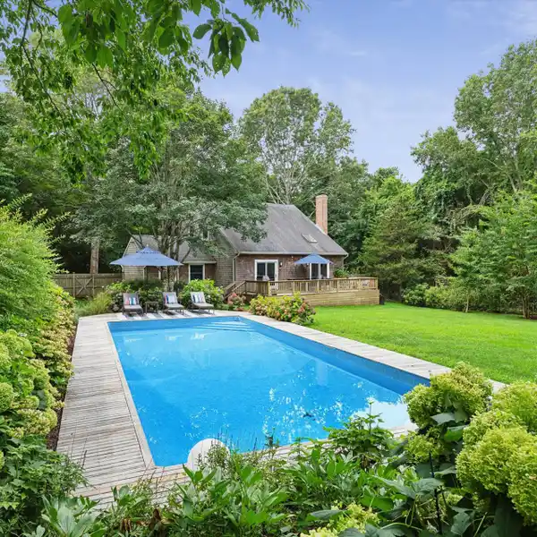 CHARMING RENTAL HOME ON A PRIVATE CUL-DE-SAC