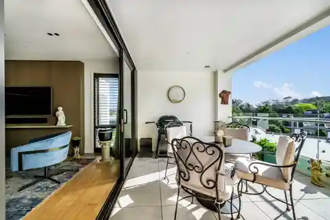 Sleek Penthouse on the Edge of Remuera Village