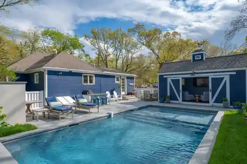 Newly Renovated Sag Harbor Village Bunaglow