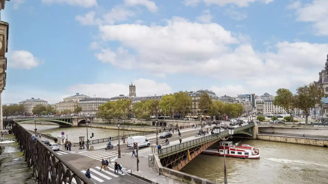 Ideal Paris Pied-a-terre Near Many Renowned Landmarks