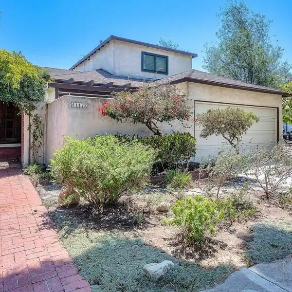 COMFORT AND STYLE IN SOUGHT-AFTER SUNKIST PARK