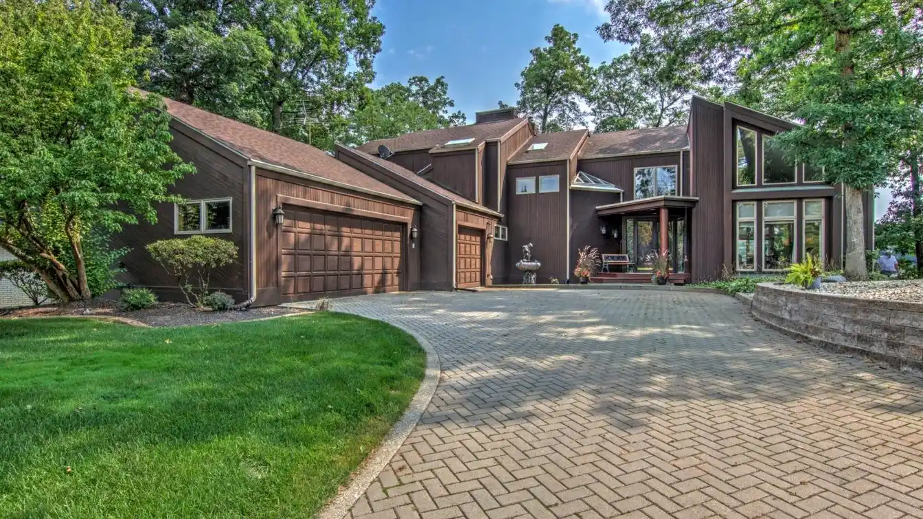 Beautiful Lakefront Home in Shorewood Forest
