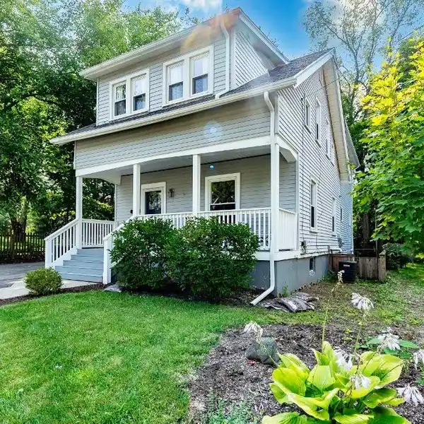 CHARMING ORIGINAL BURNS PARK HOME