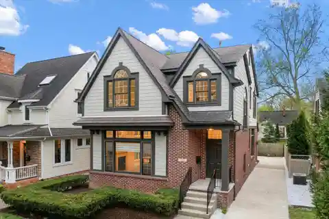 Ideal Condo Alternative in Walkable Neighborhood