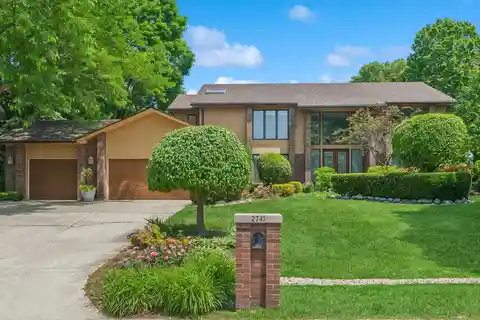 Spacious Luxury Home in Sought-after Sterling Green