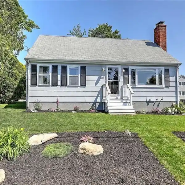 CLASSIC CAPE COD WITH STUNNING OCEAN VIEWS