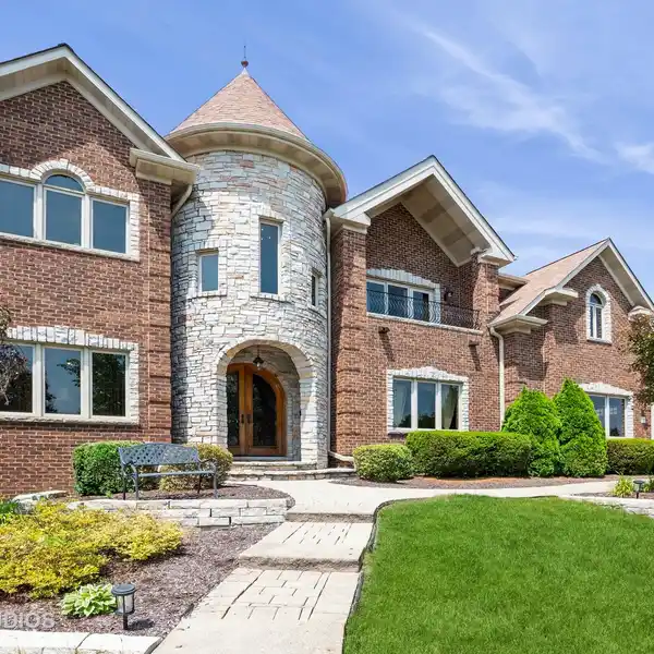 SPACIOUS CUSTOM TRADITIONAL HOME
