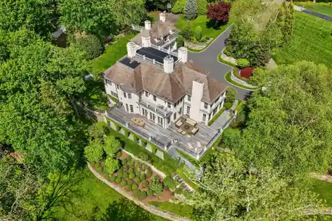 Distinguished Home in a Graceful Setting